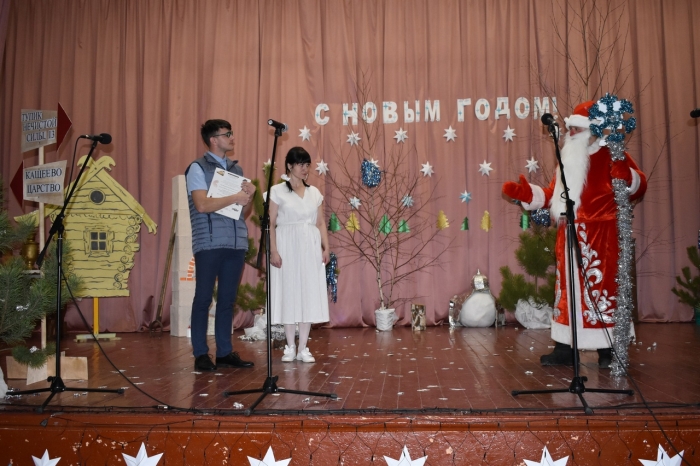 Клинцовский район представил новогоднюю историю-спектакль «Новогодние приключения Маши и Вити»