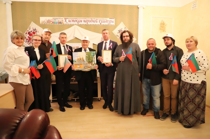 Меценат из Австралии Михаил Овчинников посетил Клинцы в День народного единства