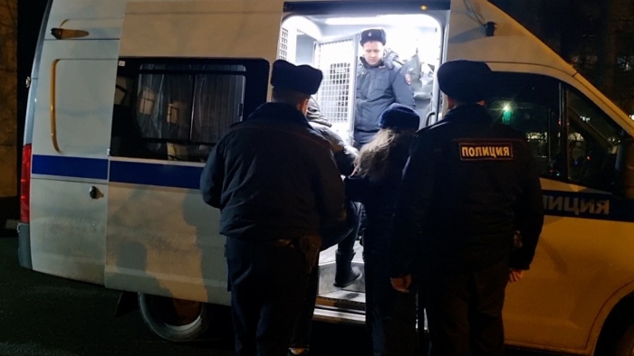 В Брянске работница госучреждения задержана полицией за получение взятки свыше 1,7 млн рублей