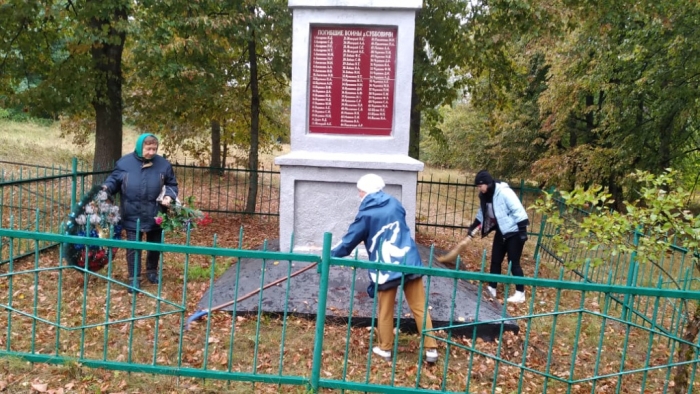 В Клинцовском районе провели акцию по уборке братских могил «Обелиск»