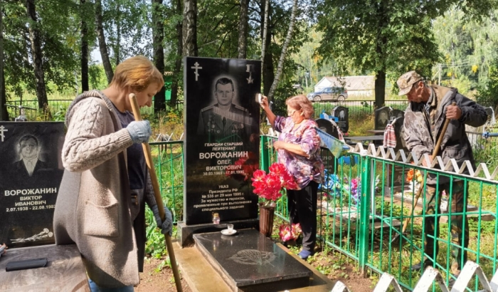 В Клинцовском районе провели акцию по уборке братских могил «Обелиск»