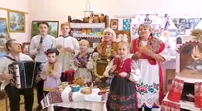 Семьи Клинцовского района успешно выступили на конкурсе «Мы играем и поём – старину узнаём!»