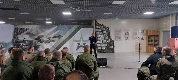 В Клинцах для военнослужащих представили концертную программу «Мы вместе!»