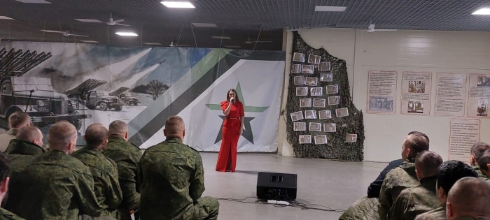 В Клинцах для военнослужащих представили концертную программу «Мы вместе!»