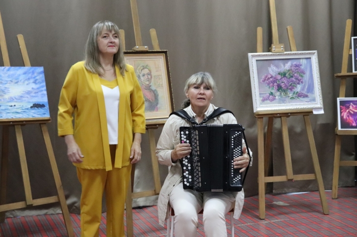 В Клинцах  прошла выставка-концерт «Словесные картины»