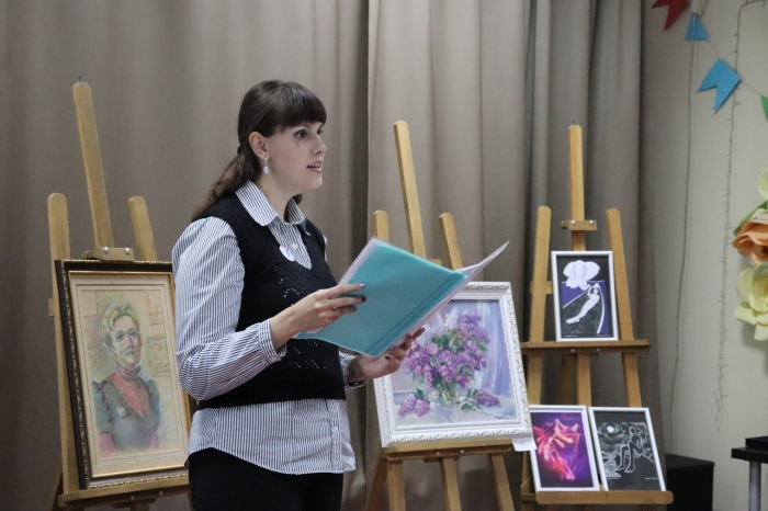 В Клинцах  прошла выставка-концерт «Словесные картины»