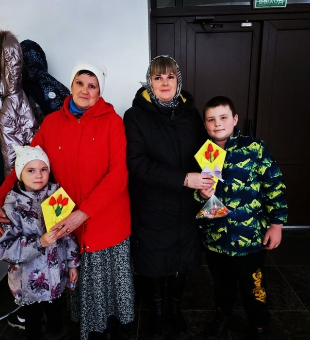 В Клинцах для воспитанников воскресной школы прошел час творчества «Для самых дорогих»