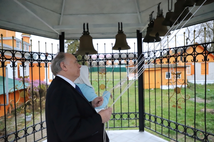 В Преображенском соборе в Клинцах освятили два колокола