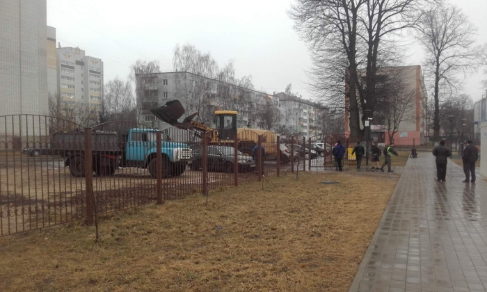 В Клинцах убрали городской парк