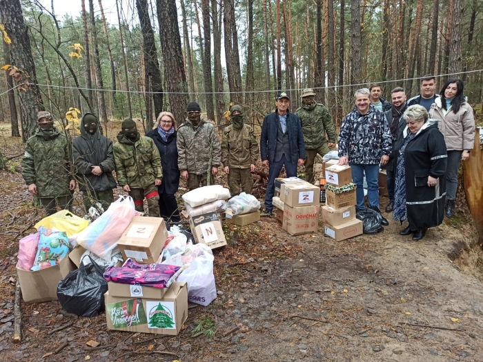 Волонтеры из Клинцов передали гуманитарную помощь для военнослужащих