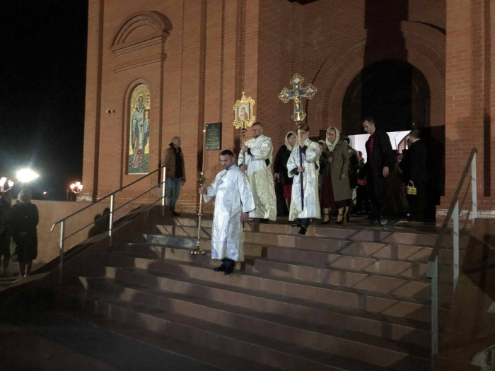 В Богоявленском кафедральном соборе в Клинцах состоялось пасхальное богослужение