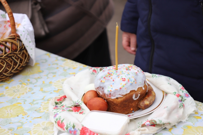 В храмах Клинцов освящают куличи