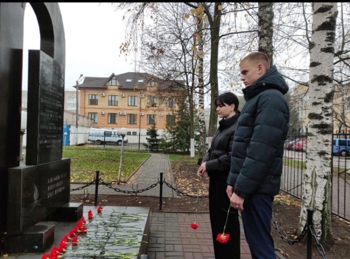 В Клинцах почтили память сотрудников ОВД, погибших при исполнении служебных обязанностей