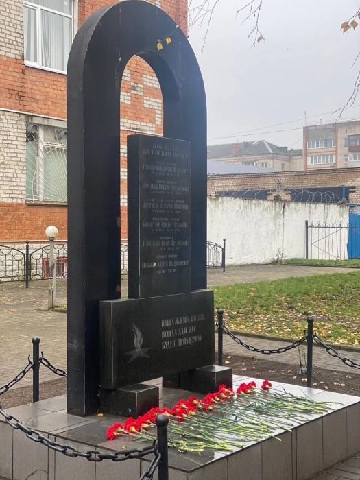 В Клинцах почтили память сотрудников ОВД, погибших при исполнении служебных обязанностей