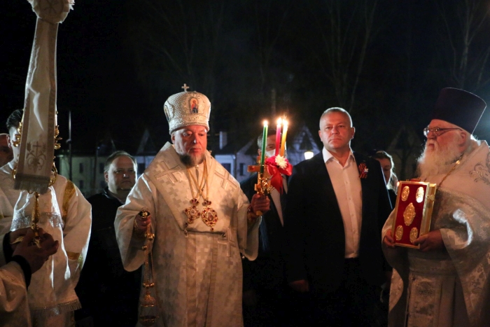 В Богоявленском кафедральном соборе в Клинцах состоялось пасхальное богослужение