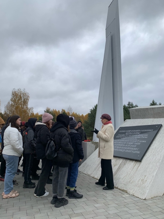 Клинцовские школьники посетили мемориальный комплекс «Речечка»
