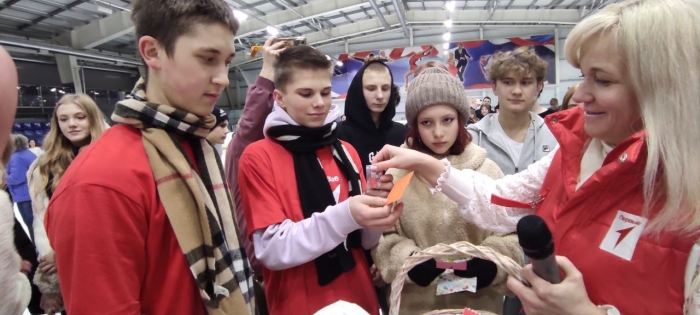 В Клинцах активисты «Движения Первых» приняли участие в массовых катаниях на коньках