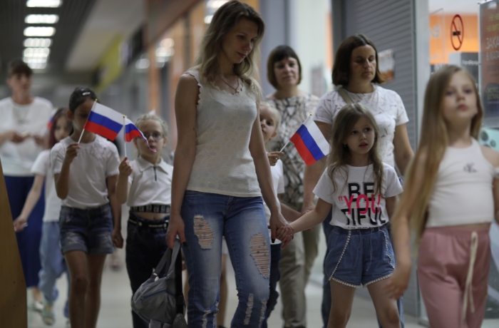 В Клинцах активисты «Движения первых» присоединились к всероссийской акции «Окна России»
