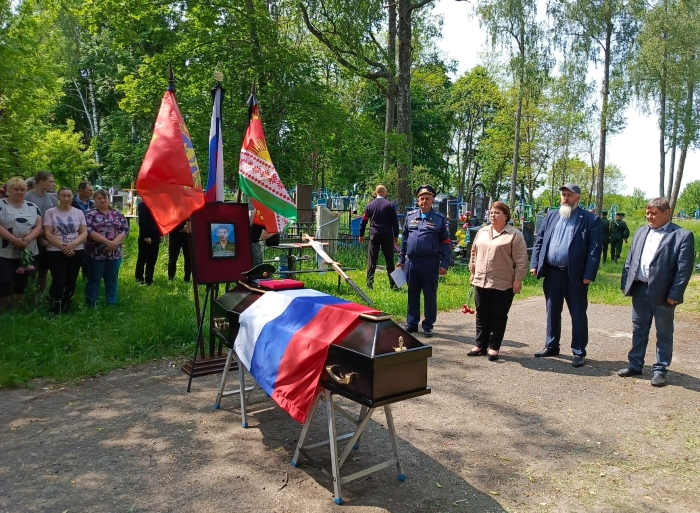 В Клинцовском районе простились с участником СВО Виктором Хрычевым