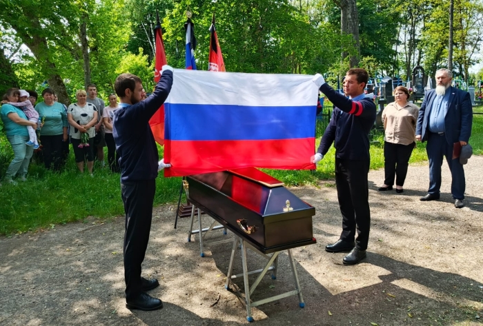 В Клинцовском районе простились с участником СВО Виктором Хрычевым