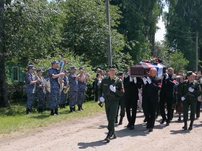 В Клинцовском районе простились с Михаилом Деркачем, погибшим при выполнении воинского долга в ходе СВО