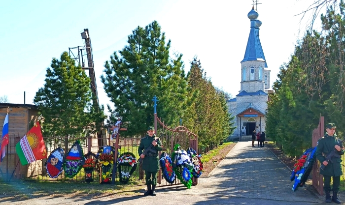 В Клинцовском районе простились с Виталием Бутримом, погибшим при выполнении боевых задач