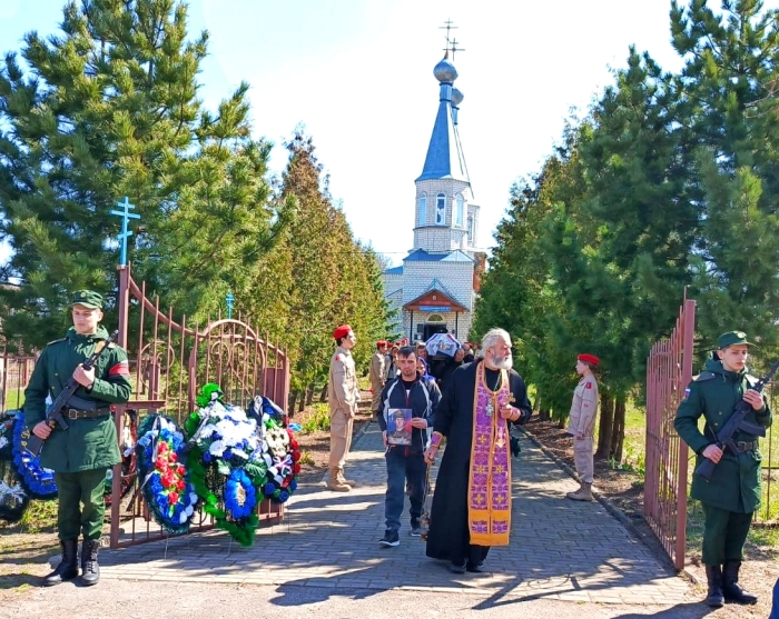 В Клинцовском районе простились с Виталием Бутримом, погибшим при выполнении боевых задач