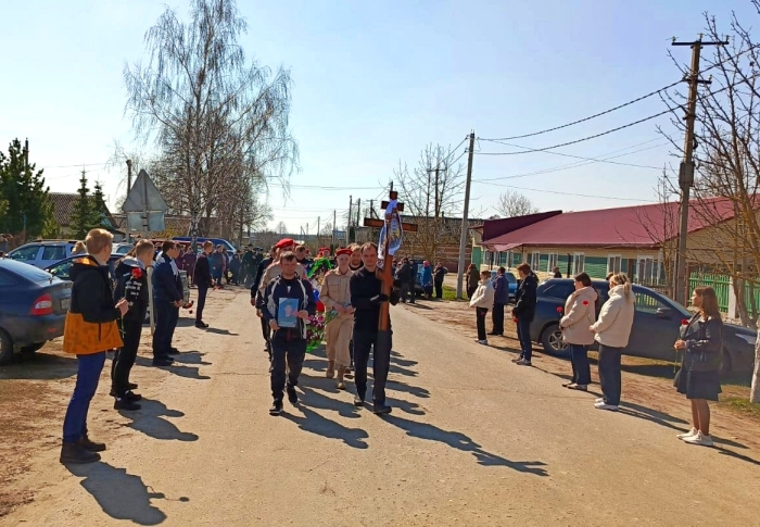 В Клинцовском районе простились с Виталием Бутримом, погибшим при выполнении боевых задач