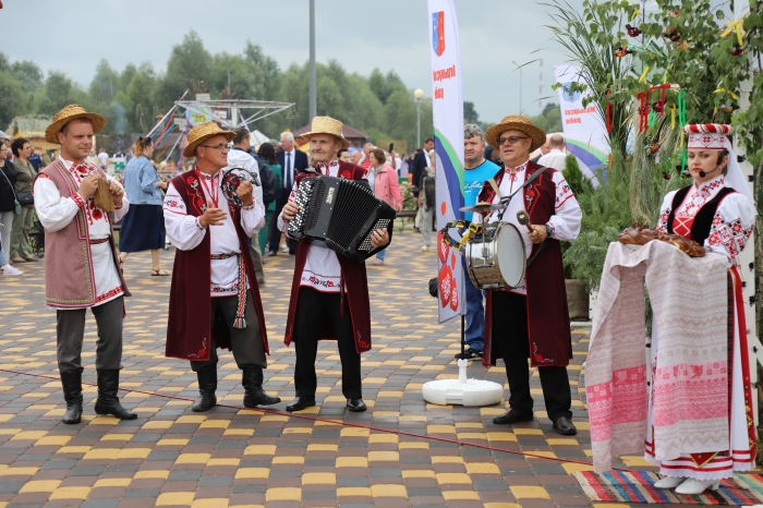 Образцовый ансамбль танца «Деснянские забавы» принял участие в международном фестивале «Зов Полесья-2022»