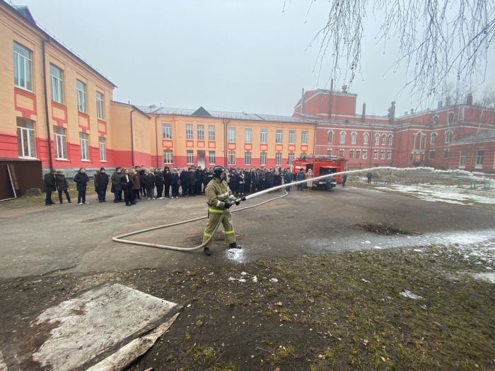В Клинцах сотрудники МЧС провели урок безопасности
