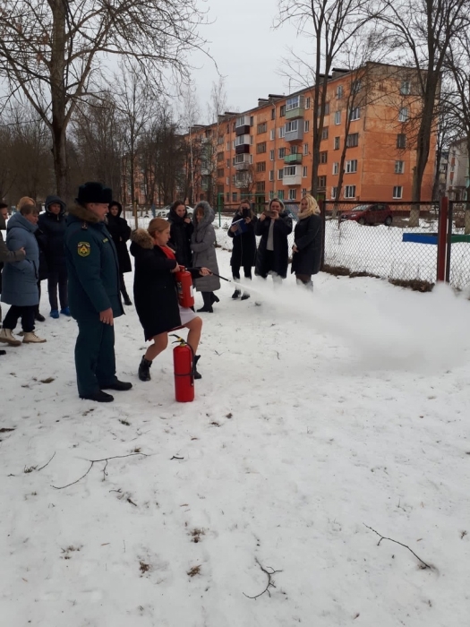 В Клинцах сотрудники МЧС повели практическое занятие по пожарной безопасности