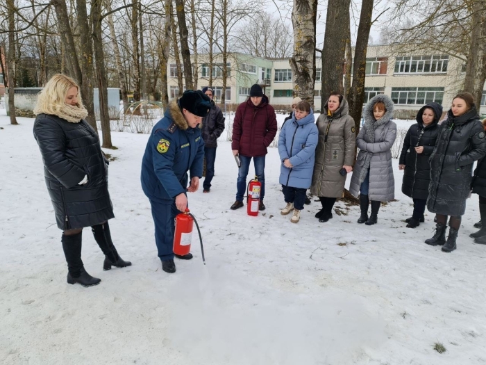 В Клинцах сотрудники МЧС повели практическое занятие по пожарной безопасности