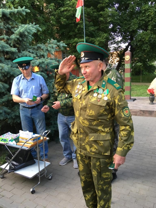 На клинцовской заставе состоялся праздничный боевой расчет