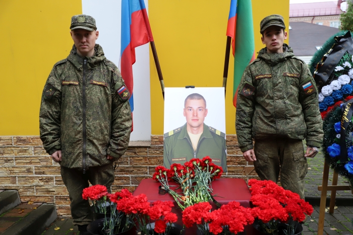 В Клинцах прощаются с сержантом Вячеславом Просянкиным, погибшего при выполнении боевых задач в ходе специальной военной операции