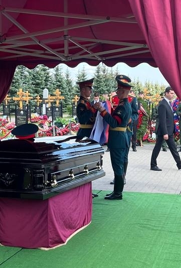 На Федеральном военном мемориале простились с гвардии полковником Денисом Буяновым