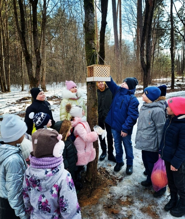 В Клинцах воспитанники воскресной школы накормили птиц 