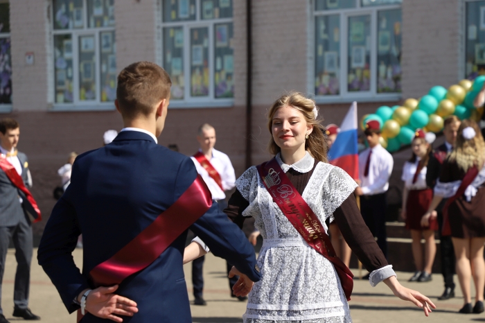 экстренные номера телефонов. как позвонить в клинцы. телефоны экстренных служб с сотового. 3 школа клинцы. последний день в школе.