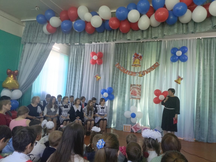 В школах Клинцовского района звенят последние звонки и звучат школьные вальсы