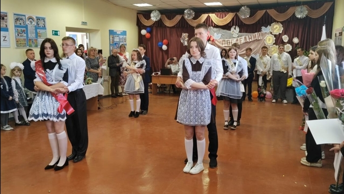 В школах Клинцовского района звенят последние звонки и звучат школьные вальсы