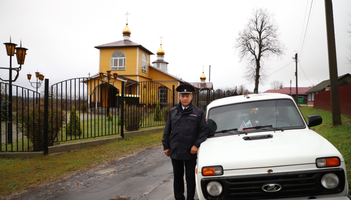 Более 30 лет на страже правопорядка старший участковый из Лопатней Василий Сехин