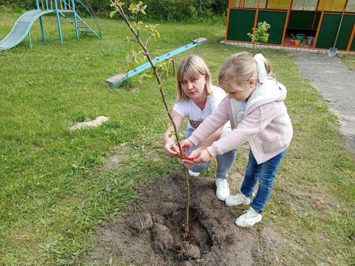 В Клинцах высадили «Семейный сад»