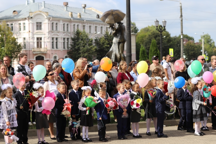 В школах города Клинцы и Клинцовского р-на прошли торжественные линейки, посвященные Дню знаний