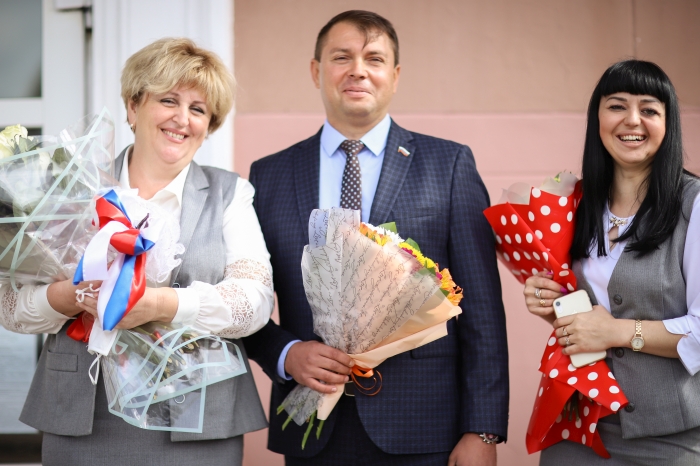 В школах города Клинцы и Клинцовского р-на прошли торжественные линейки, посвященные Дню знаний