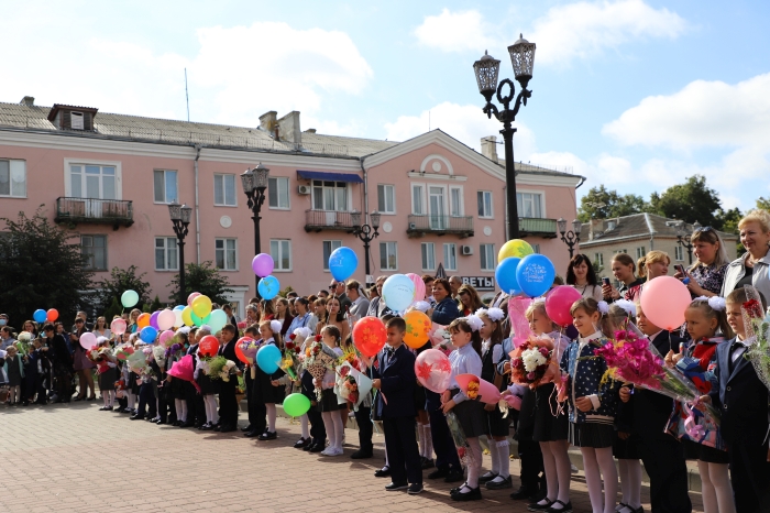 В школах города Клинцы и Клинцовского р-на прошли торжественные линейки, посвященные Дню знаний
