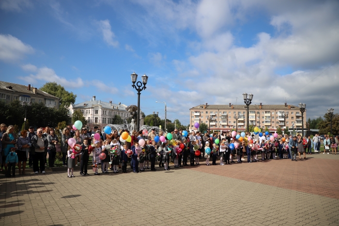 В школах города Клинцы и Клинцовского р-на прошли торжественные линейки, посвященные Дню знаний