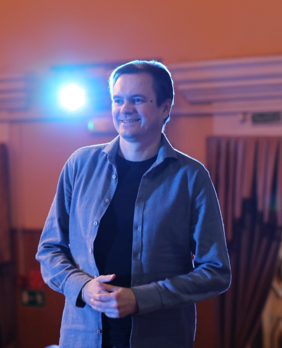 Актеры Ангелина Поплавская и Александр Шаповалов в Клинцах посмотрели постановку В.М. Пугачева «Тише, кот на крыше!»