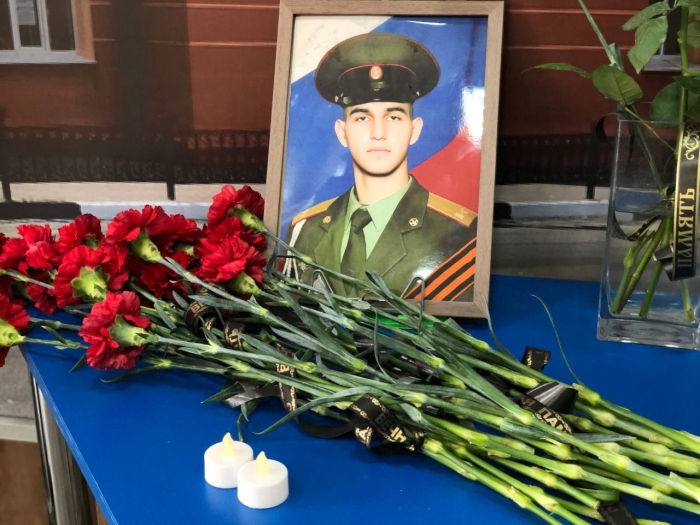 В Клинцах прошел митинг-памяти, посвящённый младшему сержанту Михаилу Губко, погибшему при исполнении воинского долга