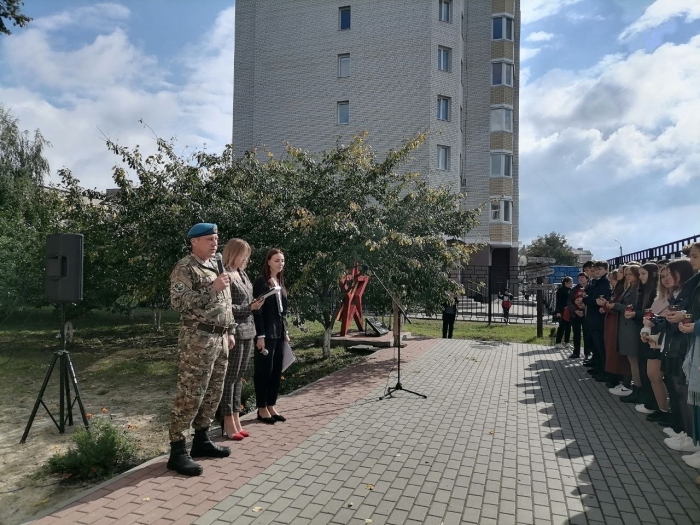 В МБОУ - СОШ №3 им. С.Орджоникидзе г. Клинцы прошел митинг «Сюда нас память позвала»