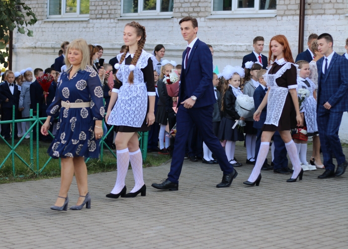 В школах города Клинцы и Клинцовского р-на прошли торжественные линейки, посвященные Дню знаний
