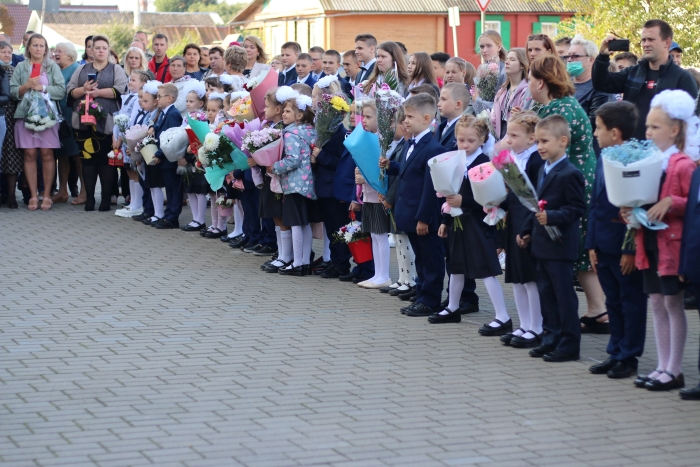 В школах города Клинцы и Клинцовского р-на прошли торжественные линейки, посвященные Дню знаний